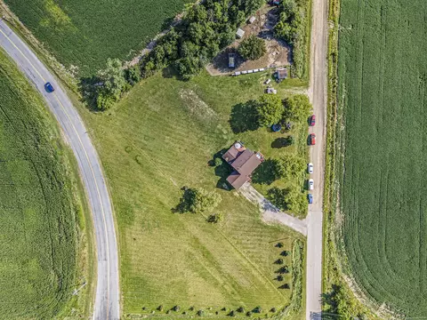 2636 S Swanson Rd, Ravenna, MI 49451