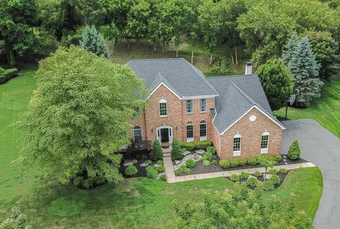 1565 Boulder Lake Dr, Milford, MI 48380