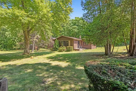 3747 Mccray St, Coloma, MI 49038
