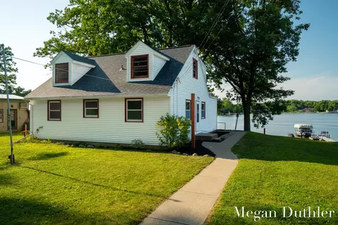 13665 Sunset Shores Dr NE, Cedar Springs, MI 49319