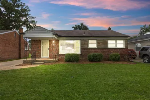 22906 Edgewood St, Saint Clair Shores, MI 48080