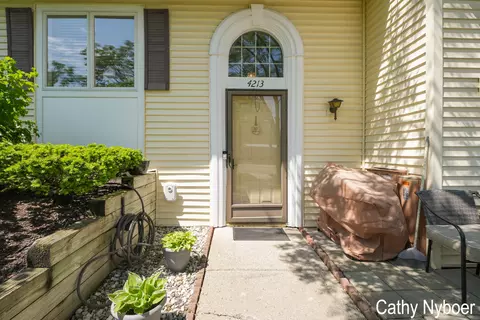 4213 Eastcastle Ct SE, Grand Rapids, MI 49508