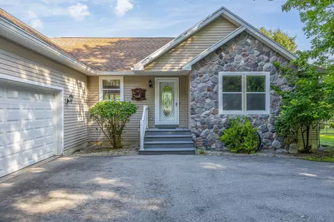 9210 Edgewater Dr, Canadian Lakes, MI 49346