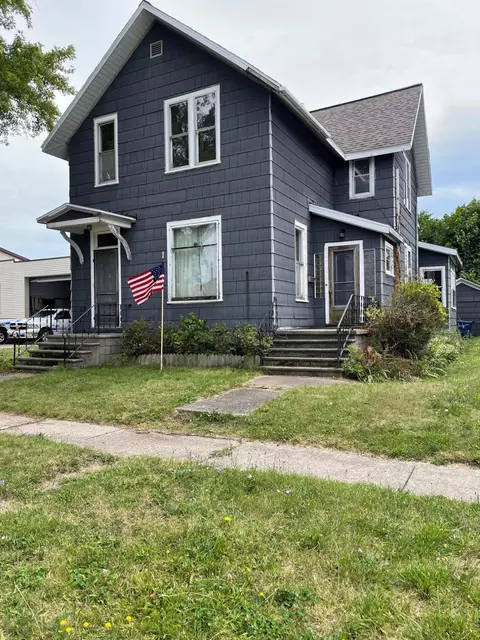 57 Clay St, Manistee, MI 49660