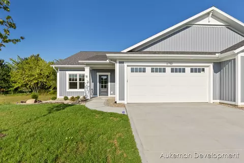 6750 Vriesland Xing #21, Zeeland, MI 49464