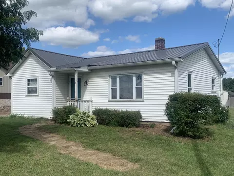 1112 Stage Rd, Ionia, MI 48846