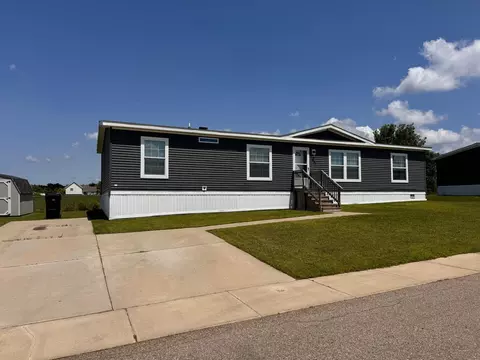 11821 Northern Shrs, Holland, MI 49424