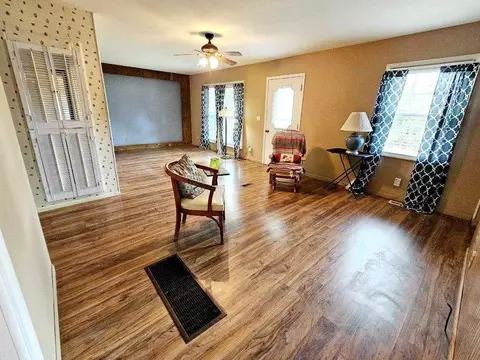 5657 Poplar Dr, Jackson, MI 49201 photo 2