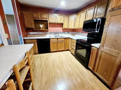 5657 Poplar Dr, Jackson, MI 49201 photo 4