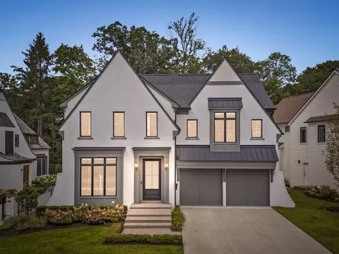 733 Wimbleton Dr, Birmingham, MI 48009