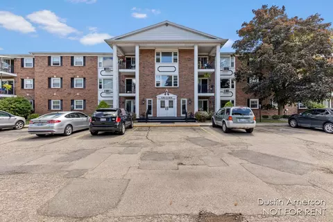 7500 Boulder Bluff Dr #3, Jenison, MI 49428