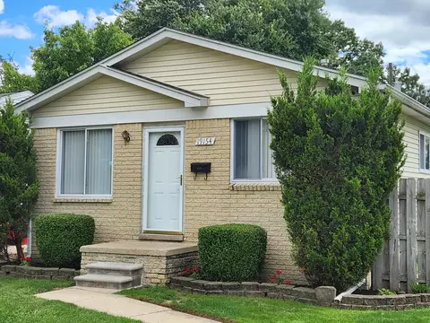 19154 Florian St, Roseville, MI 48066