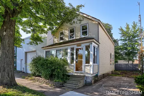 208 Fulton St, Grand Haven, MI 49417
