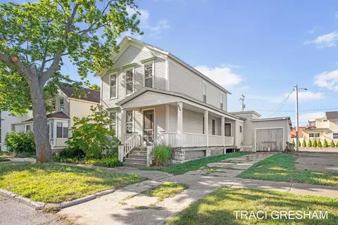 206 Fulton St, Grand Haven, MI 49417