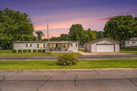 284 Paradise Island Dr, Coldwater, MI 49036