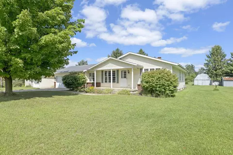 7911 9 Mile Rd NE, Rockford, MI 49341