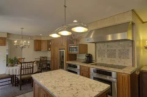 Kitchen - 1719 Probert Rd, Jackson, MI 49203 photo 5 of 16