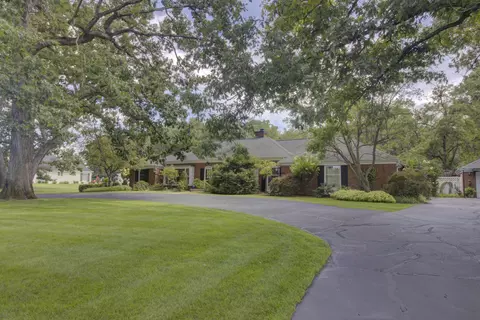 Exterior - 1719 Probert Rd, Jackson, MI 49203 photo 3 of 17