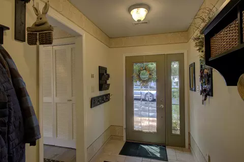 Entry Way - 1719 Probert Rd, Jackson, MI 49203 photo 8 of 12