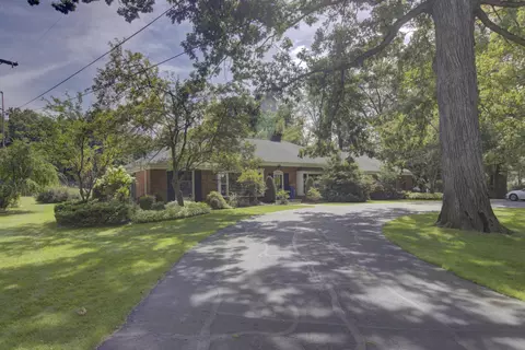 Exterior - 1719 Probert Rd, Jackson, MI 49203 photo 4 of 17