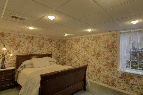 Bedroom - 1719 Probert Rd, Jackson, MI 49203 photo 8 of 11