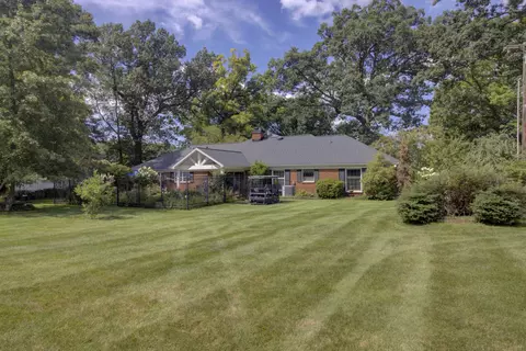 Exterior - 1719 Probert Rd, Jackson, MI 49203 photo 6 of 17