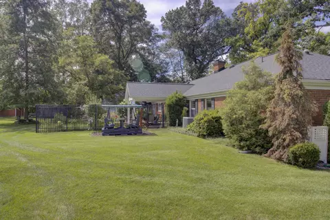Exterior - 1719 Probert Rd, Jackson, MI 49203 photo 5 of 17
