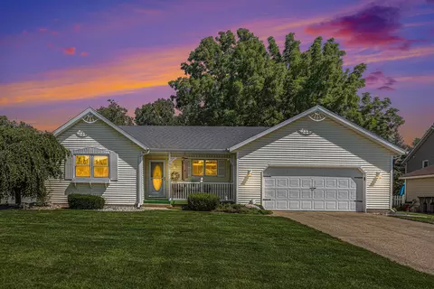 1467 Springbrook Dr, Jenison, MI 49428 photo 2