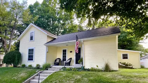 383 S Rutledge St, Pentwater, MI 49449