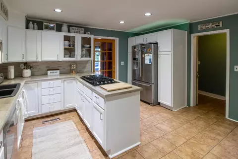 610 Hackett St, Ionia, MI 48846 photo 3