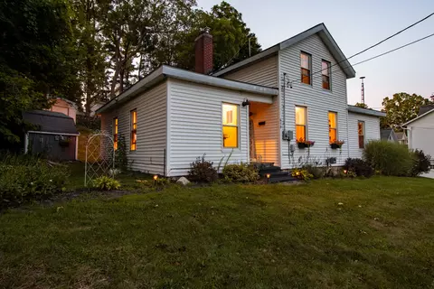 610 Hackett St, Ionia, MI 48846 photo 2
