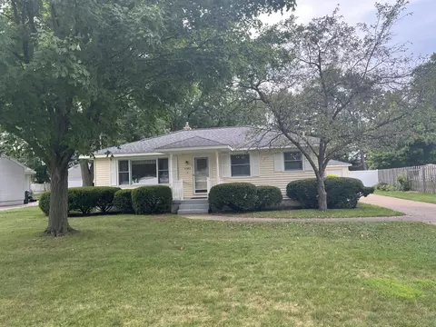 1082 Koster St, Jenison, MI 49428