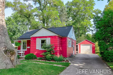 15 E 26th St, Holland, MI 49423