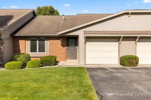 256 Interlaken Ct, Zeeland, MI 49464