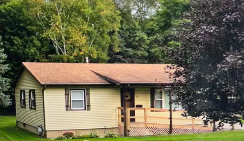 226 N Main St, Kent City, MI 49330