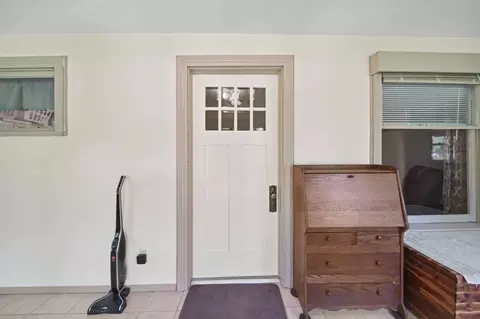 Entry Way - 407 Hague Ave, Jackson, MI 49203 photo 3 of 3