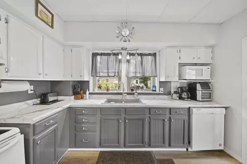 Kitchen - 407 Hague Ave, Jackson, MI 49203 photo 1 of 4