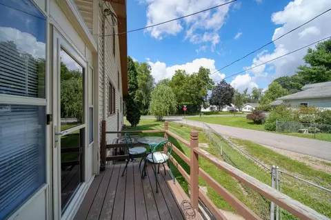 Exterior - 407 Hague Ave, Jackson, MI 49203 photo 10 of 17