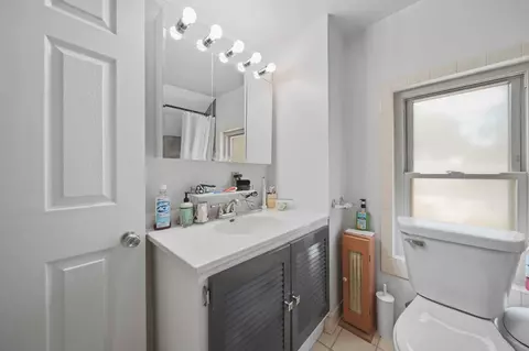 Bath - 407 Hague Ave, Jackson, MI 49203 photo 3 of 4
