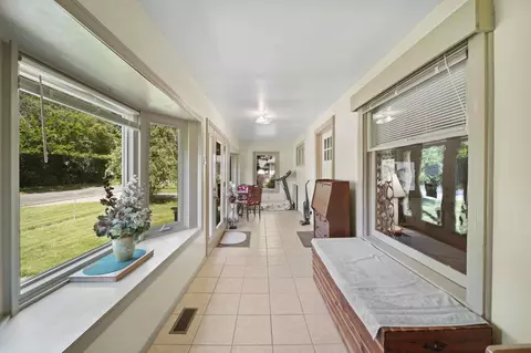Entry Way - 407 Hague Ave, Jackson, MI 49203 photo 1 of 3