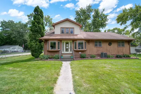 Exterior - 407 Hague Ave, Jackson, MI 49203 photo 3 of 17