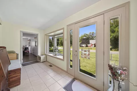 Entry Way - 407 Hague Ave, Jackson, MI 49203 photo 2 of 3