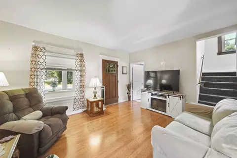Living - 407 Hague Ave, Jackson, MI 49203 photo 1 of 1