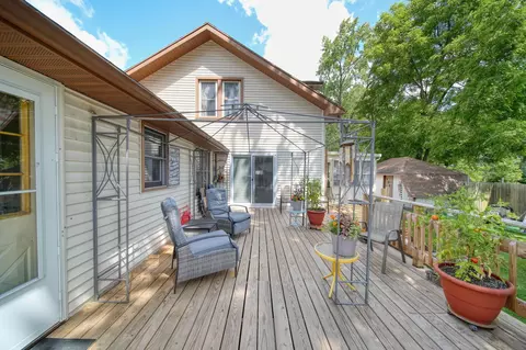Exterior - 407 Hague Ave, Jackson, MI 49203 photo 6 of 17