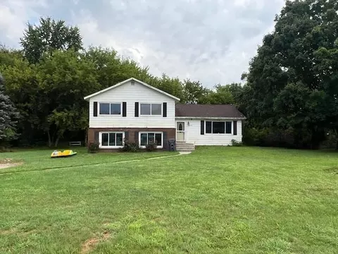 56954 Appleblossom Dr, Bangor, MI 49013