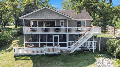 2461 Mundy Ave, White Cloud, MI 49349