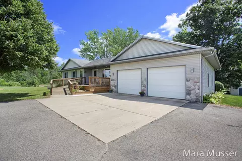 3512 14th St, Wayland, MI 49348