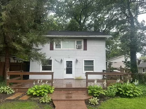 2221 Treasure Cv, Pleasant Lake, MI 49272