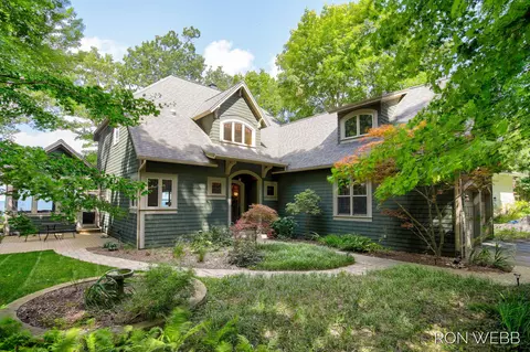 1218 Shore Crest Dr, South Haven, MI 49090