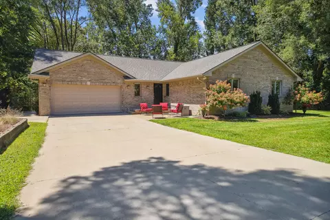 4300 Old Mill Rd, Pinckney, MI 48169